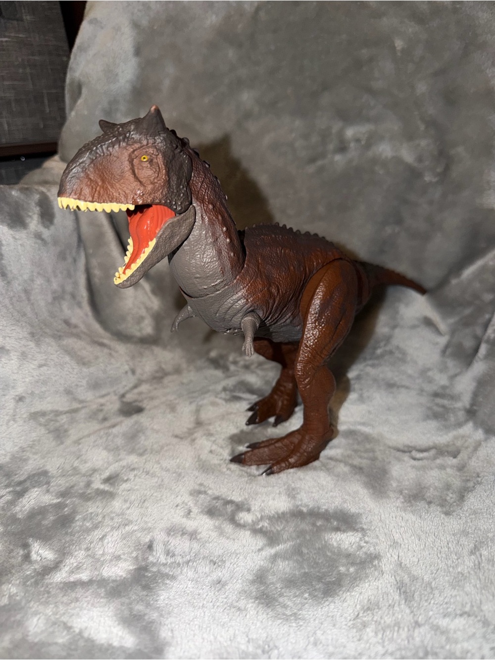 Jurassic Park World Control n' Conquer CARNOTAURUS TORO Dinosaur Roars Moves